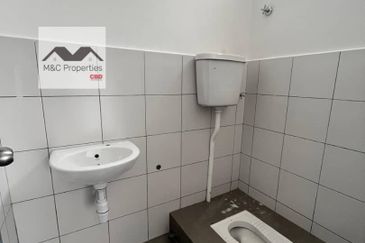 Ikon 2 Storey Brand New Shop 24 x 75 Office Seremban 2 For Rent!!