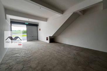 Warisan Mewah Brand New Basic 2 Storey Shop Office Sikamat For Rent!!