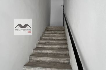 Warisan Mewah Brand New Basic 2 Storey Shop Office Sikamat For Rent!!