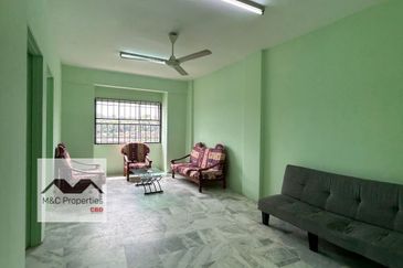 Bukit Delima Apartment With 1 Car Park Corner Unit Seremban For Sale!!