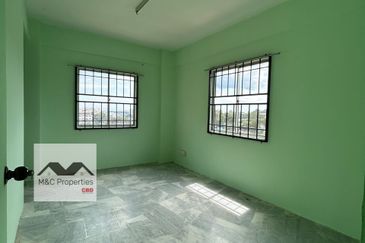 Bukit Delima Apartment With 1 Car Park Corner Unit Seremban For Sale!!