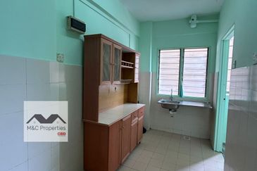 Bukit Delima Apartment With 1 Car Park Corner Unit Seremban For Sale!!