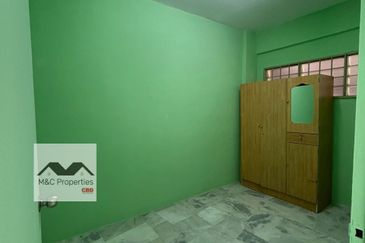 Bukit Delima Apartment With 1 Car Park Corner Unit Seremban For Sale!!