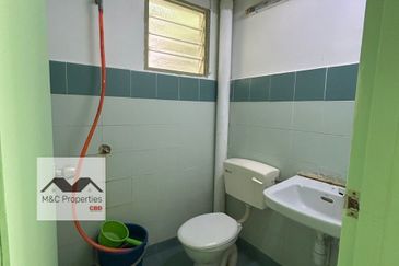 Bukit Delima Apartment With 1 Car Park Corner Unit Seremban For Sale!!