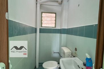 Bukit Delima Apartment With 1 Car Park Corner Unit Seremban For Sale!!