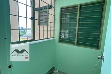 Bukit Delima Apartment With 1 Car Park Corner Unit Seremban For Sale!!