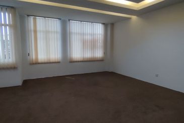 Oakland Commercial Centre