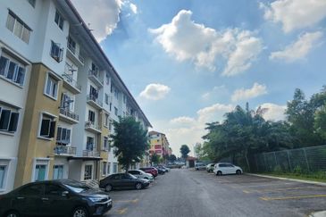 Akasia Apartment ( Setia Alam )