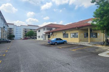 Akasia Apartment ( Setia Alam )