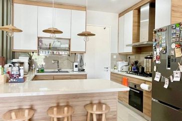 16 Quartz Melawati Condominium