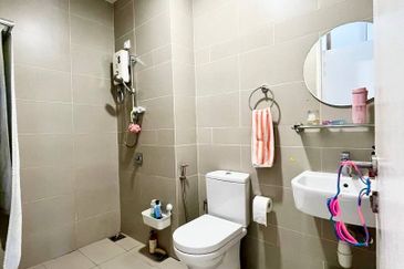 16 Quartz Melawati Condominium