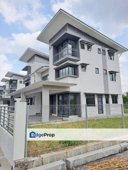  3 Storey Semi Detached House Taman Sentosa Damai Teras Jernang Bangi - RENT, Selangor, Bangi