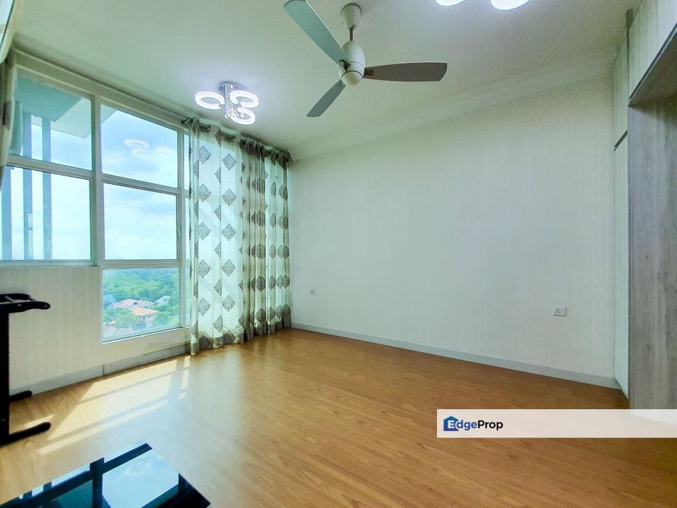 WTS  [PARTLY FURNISHED & RENOVATED] Vista Alam Service Apartment Seksyen 14, Shah Alam, Selangor, Shah Alam