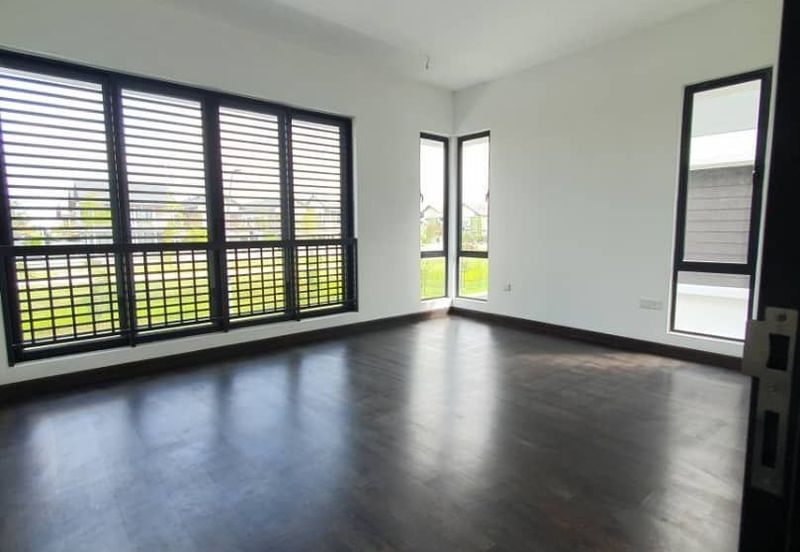 Reesia Elmina Garden