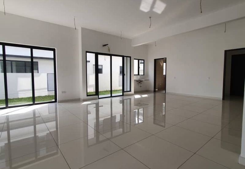 Reesia Elmina Garden