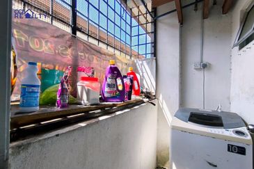 Dahlia Court Apartment