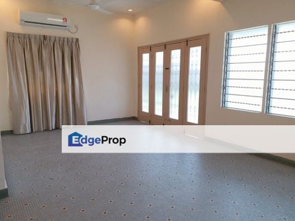 Spacious Renovated Bungalow Near SouthKey & Mid Valley Mall, Johor, Johor Bahru