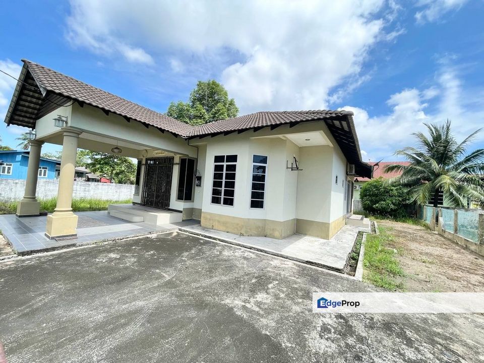 Rumah banglo Kg Batu 48, Dungun Terengganu, Terengganu, Dungun