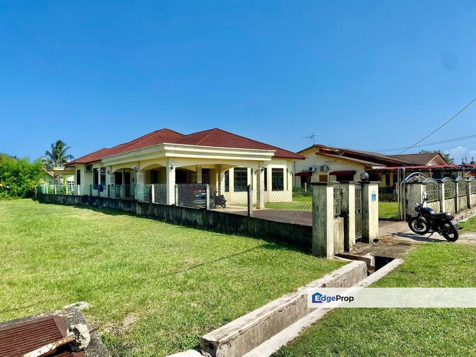 Banglo di Taman Mohd Noor, Chukai, Terengganu, Kemaman