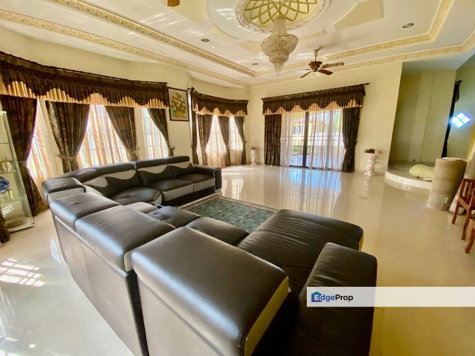 Banglo di Taman Mohd Noor, Chukai, Terengganu, Kemaman