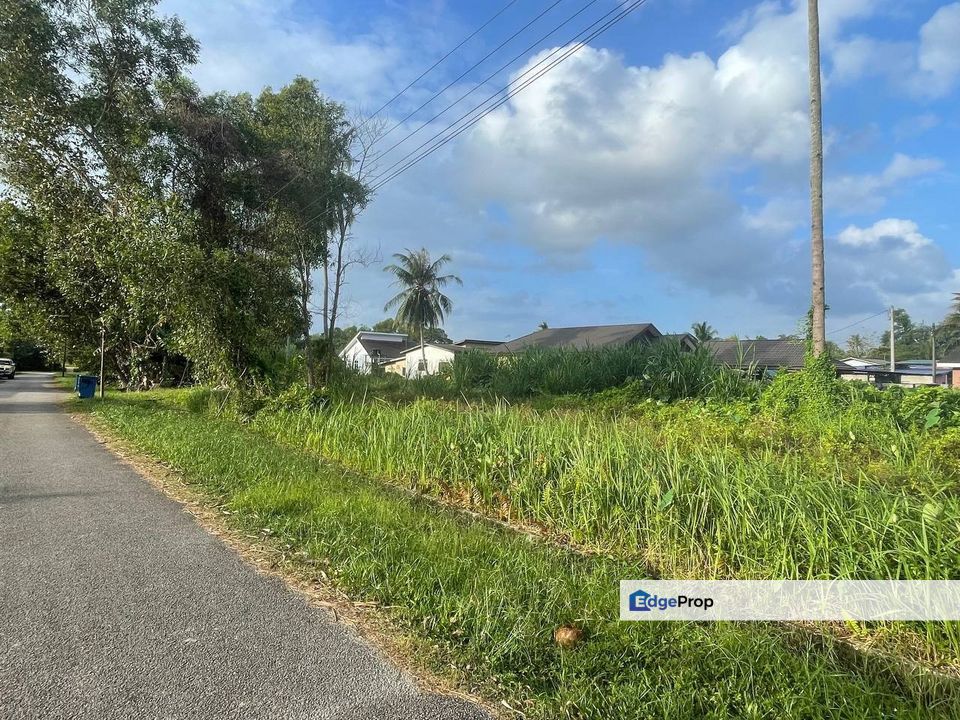 Tanah bangunan Geliga Che Akob, Kemaman, Terengganu, Kemaman