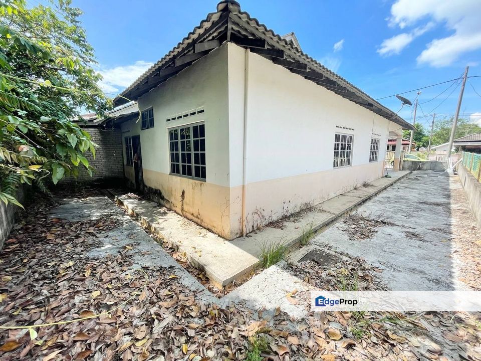 Good condition: Rumah Semi D Taman Geliga Bahagia Chukai, Terengganu, Kemaman