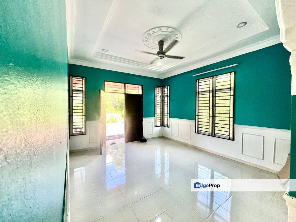 Banglo Setingkat Kg Tebing Tembah Paka, Terengganu, Paka