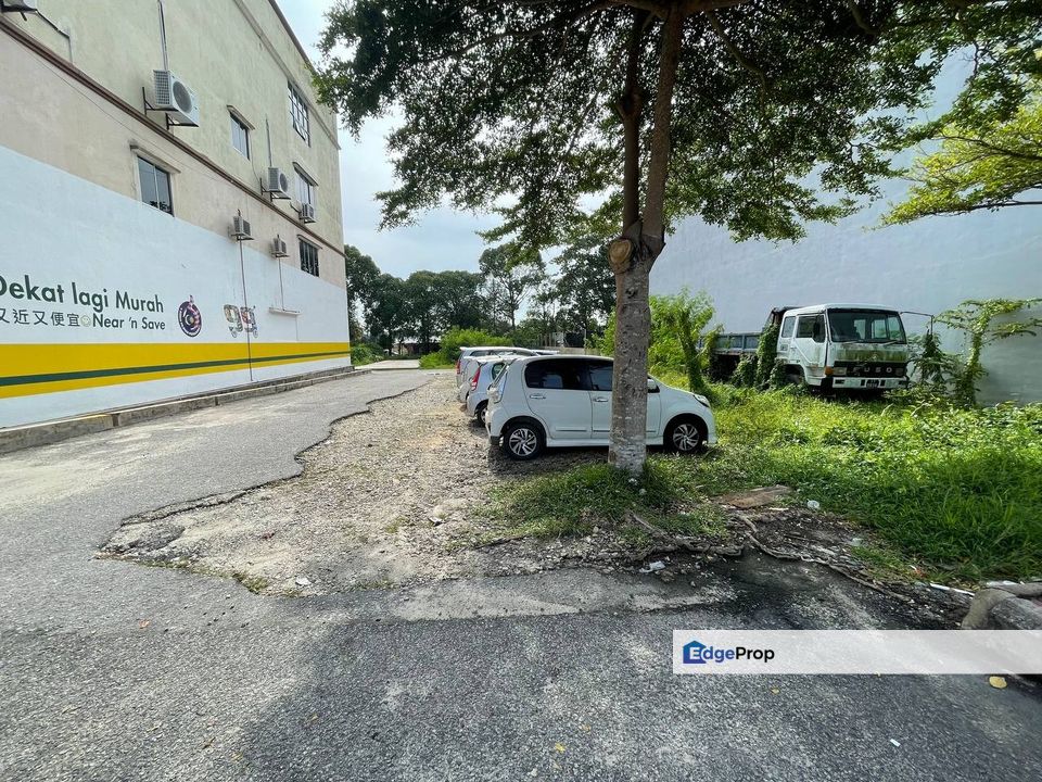 Tanah Lot Kedai Sebelah 99 Speedmart Bandar Chukai, Terengganu, Kemaman