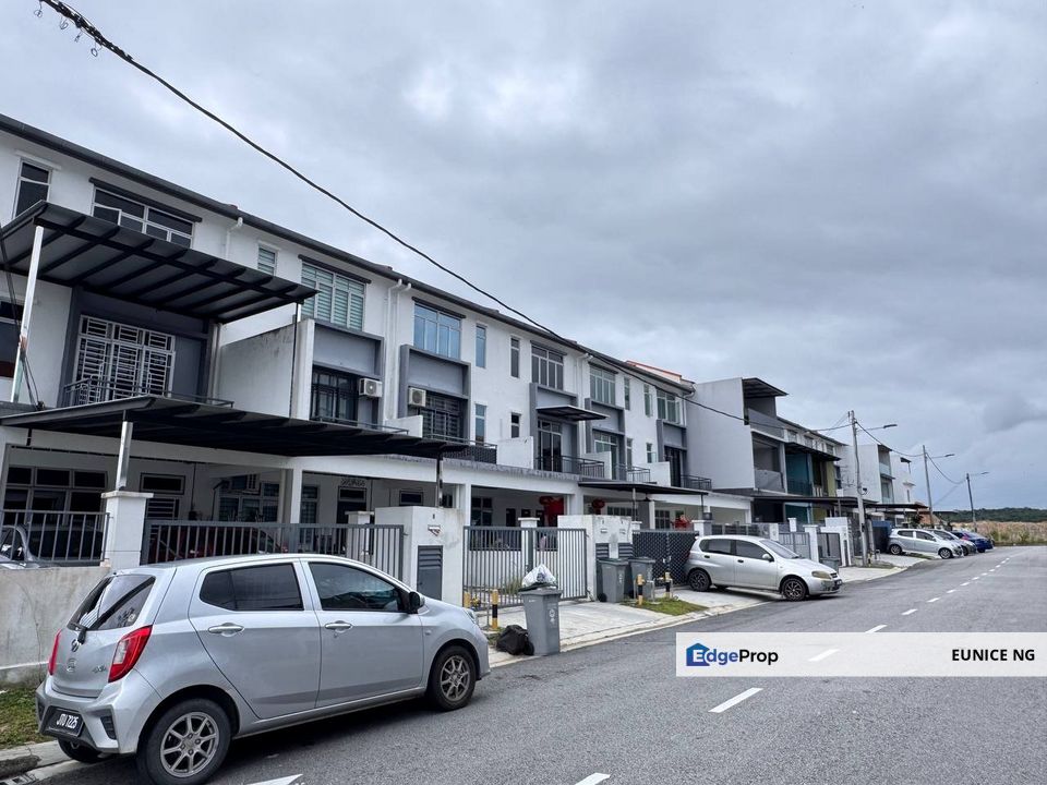 Taman Pulai Mutiara (2.5 Storey Terrace House For Sale), Johor, 