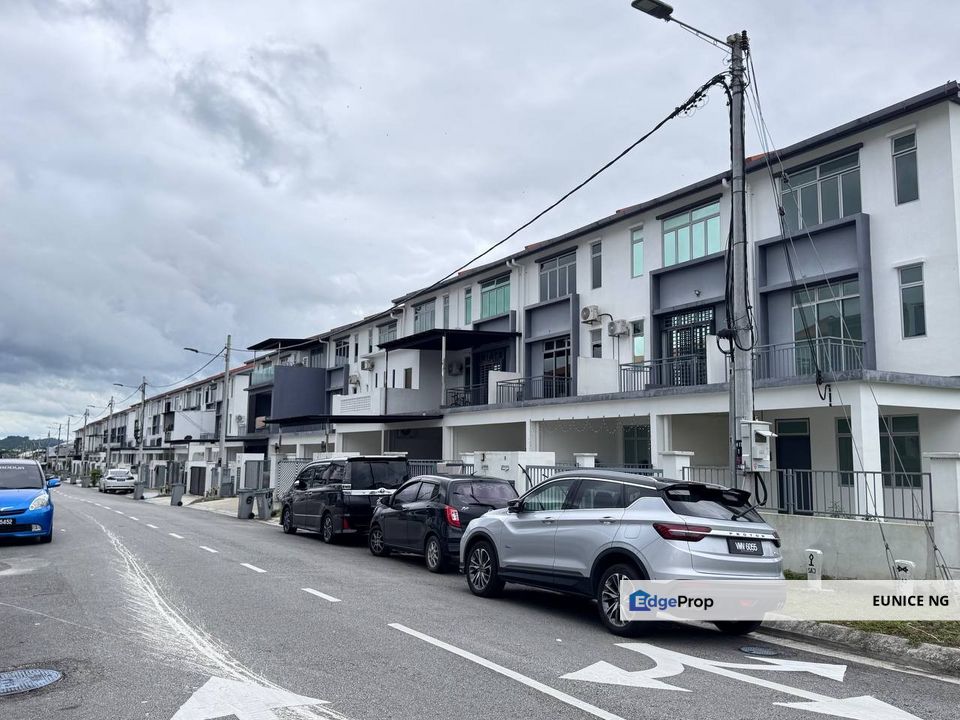 Taman Pulai Mutiara (2.5 Storey Terrace House For Sale), Johor, 