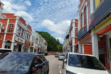 Jalan Austin Heights