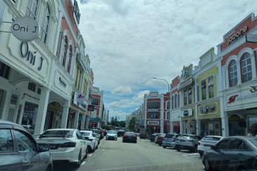 Jalan Austin Heights