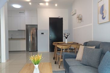 The M @ Medini Macrolink