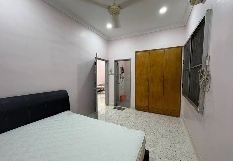 Taman Pelangi, Plentong