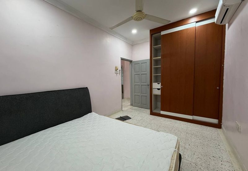 Taman Pelangi, Plentong