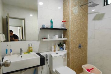 D'Summit Residences @ Kempas Utama