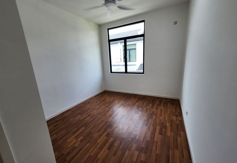 Cradleton @ Eco Majestic