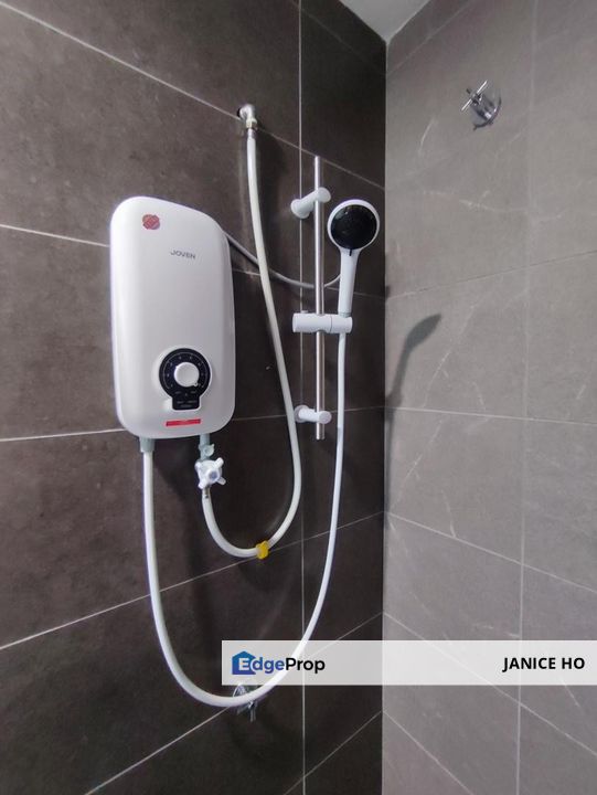 Majestic Maxim 3 Rooms Partial Furnished, Kuala Lumpur, Cheras