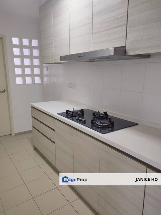 Windows On The Park 3 Rooms Partial Furnished Facing KLCC, Selangor, Cheras