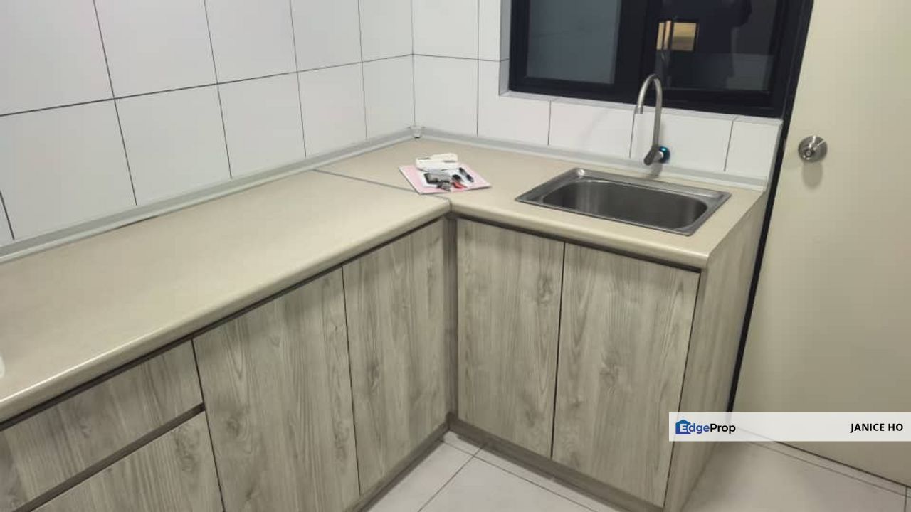 Majestic Maxim 2 Rooms Partial Furnished with 3 Air Conds, Kuala Lumpur, Cheras