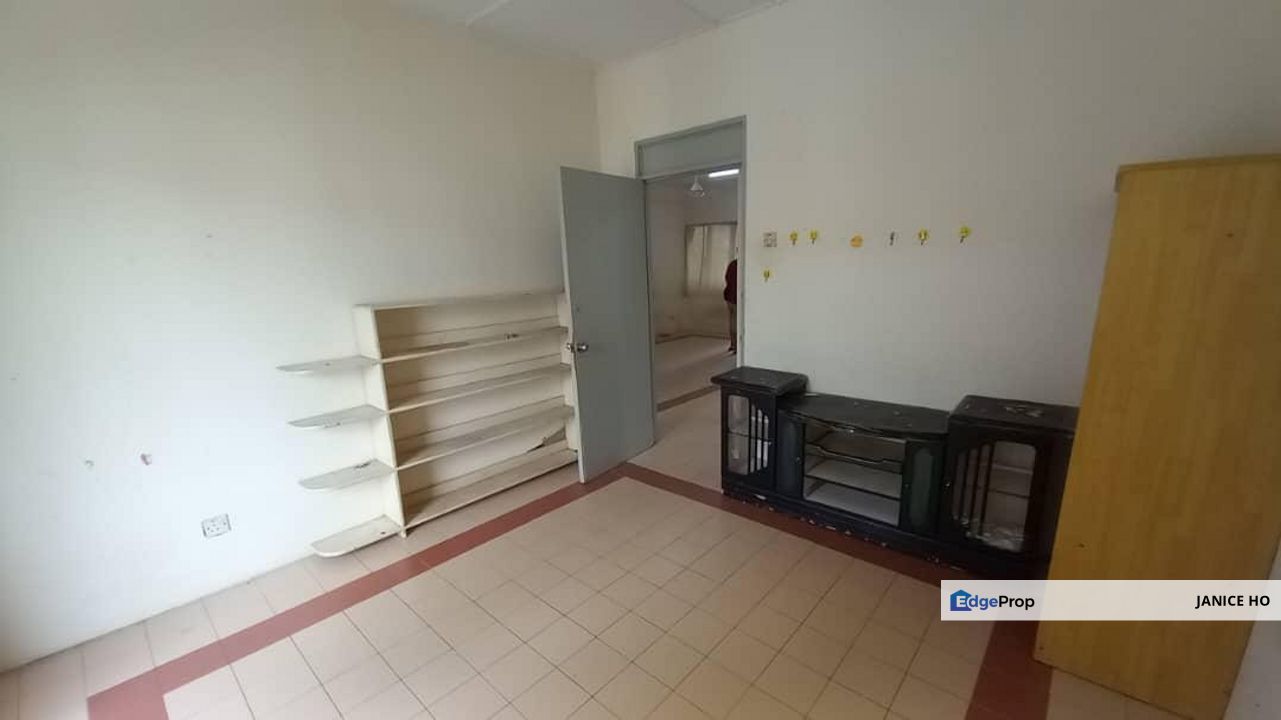 Glen Court Flat 2 Rooms Partial Furnished, Selangor, Kajang