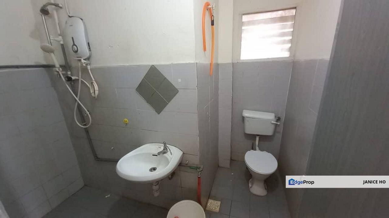 Glen Court Flat 2 Rooms Partial Furnished, Selangor, Kajang