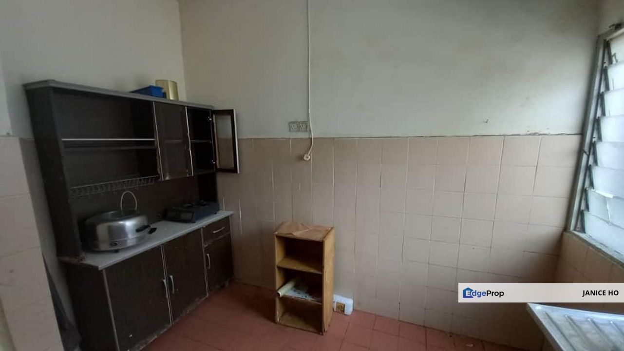 Glen Court Flat 2 Rooms Partial Furnished, Selangor, Kajang