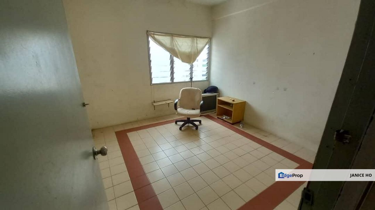 Glen Court Flat 2 Rooms Partial Furnished, Selangor, Kajang