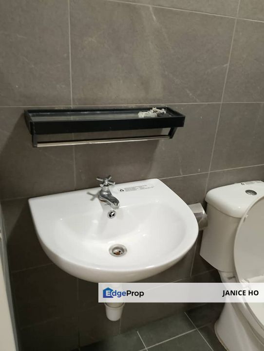 Majestic Maxim 3 Rooms Partial Furnished, Kuala Lumpur, Cheras