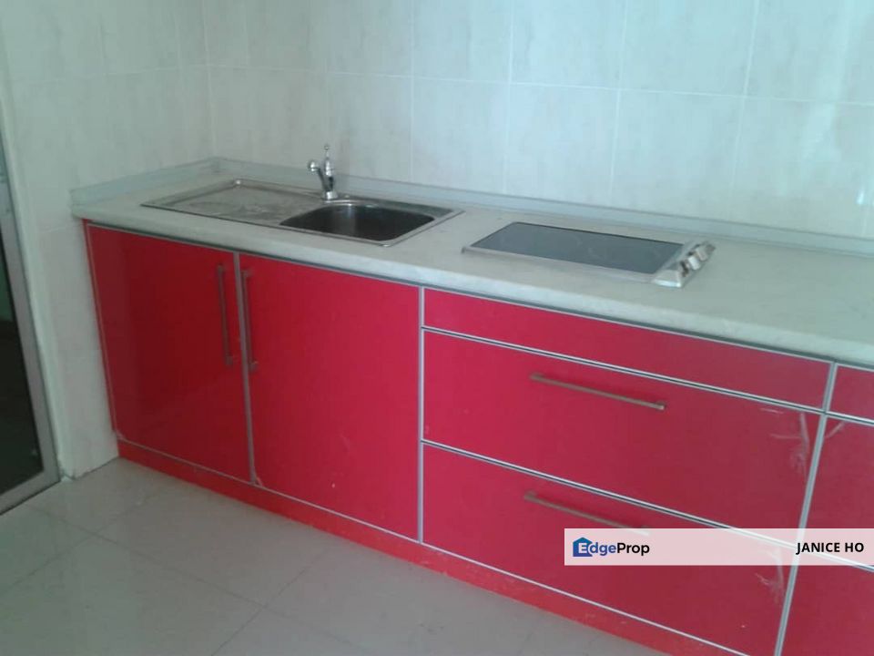 Connaught Avenue Partial Furnished with Big Patio, Kuala Lumpur, Cheras