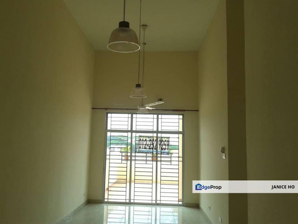 Connaught Avenue Partial Furnished with Big Patio, Kuala Lumpur, Cheras