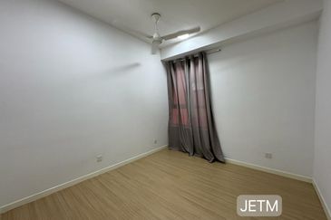 Gravit8 @ Klang South