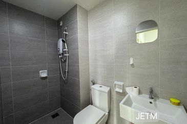 Gravit8 @ Klang South