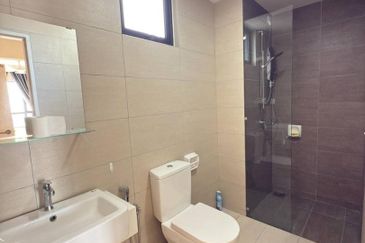 Gravit8 @ Klang South